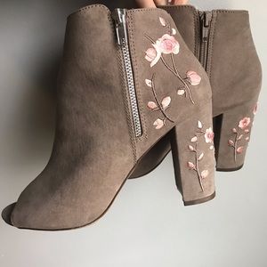 Candies Ankle Booties Floral Embroided Taupe